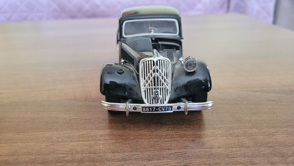 Machete auto 1/24 Citroen T.A. 15 CV si 1957 Chevrolet Corvette cu defecte