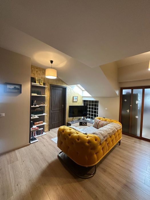Apartament semicentral  de vânzare