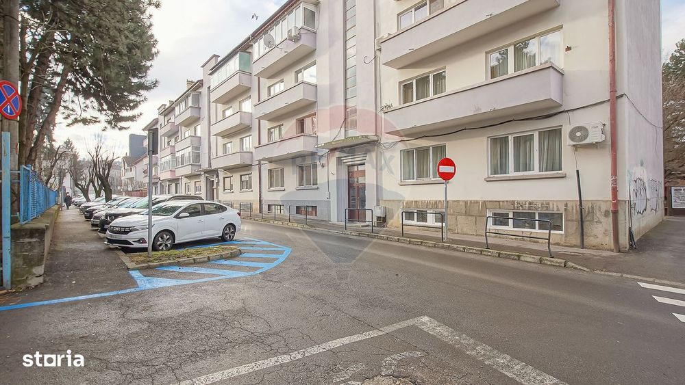 Apartament cu 3 camere de vânzare în zona Centrul Civic