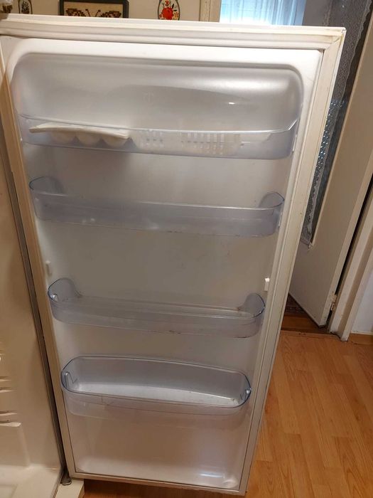 Vand combina frigorifica INDESIT functionala convenabil ,consum mic