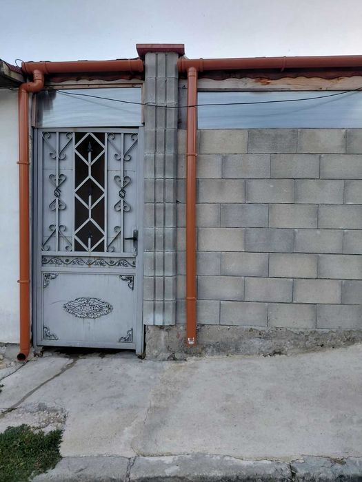 Продавам самостоятелна, просторна къща намираща се в кв. Аспарухово гр. Варна