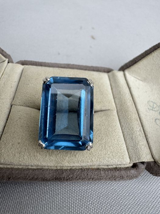 Inel din argint si topaz