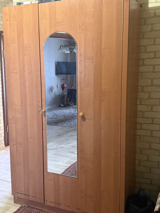 Продам приходую и шифоньер