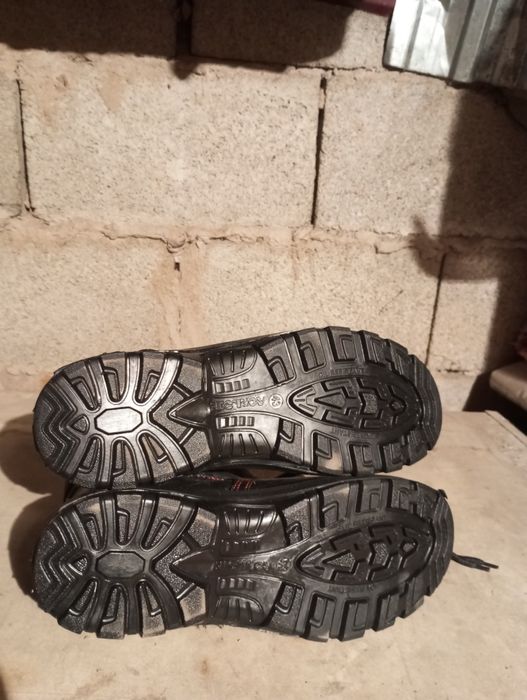 Продам сапоги новые