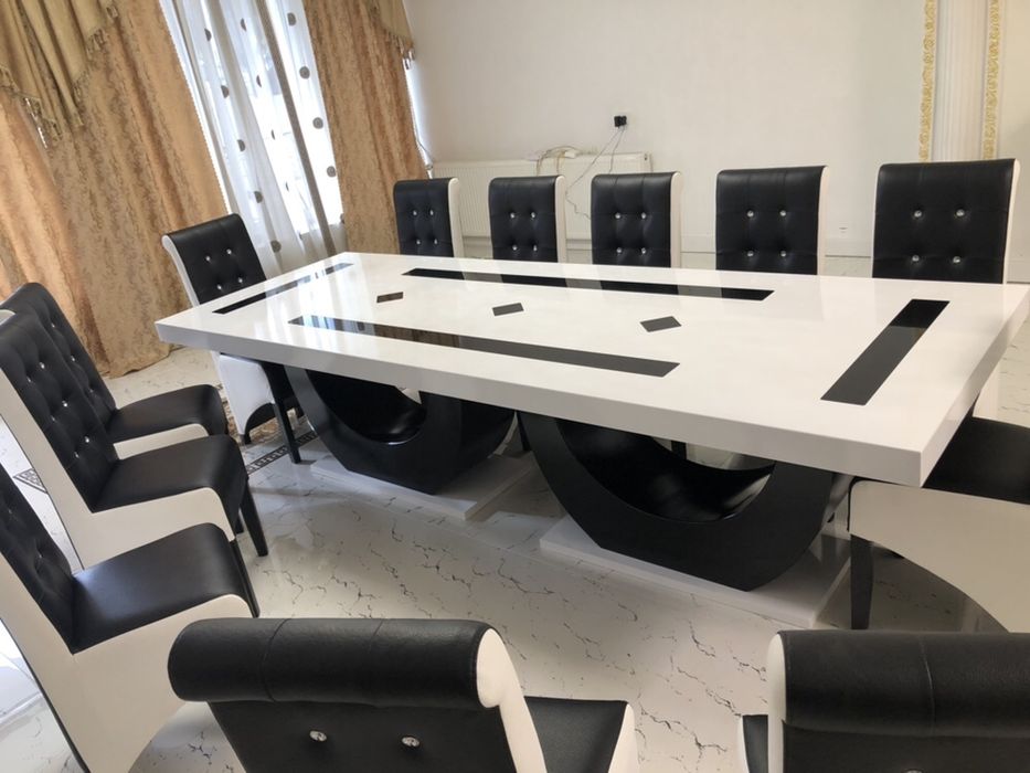 Mese noi de 12 persoane