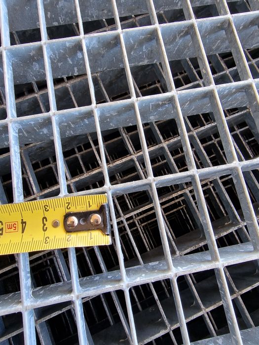 Grilaje zincate galvanizate