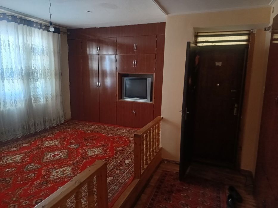 22 м/р Калинин бойындагы кирпич дом Гриль бардын усти
3 ханалы квартир