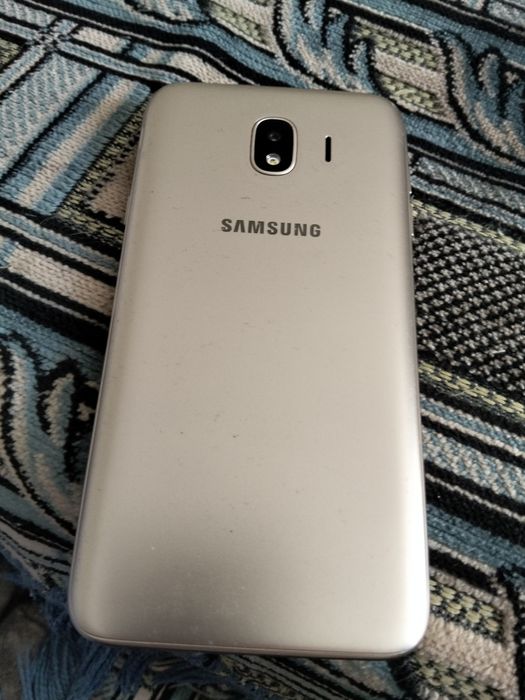 Samsung   Галакси  j4,  дисплей