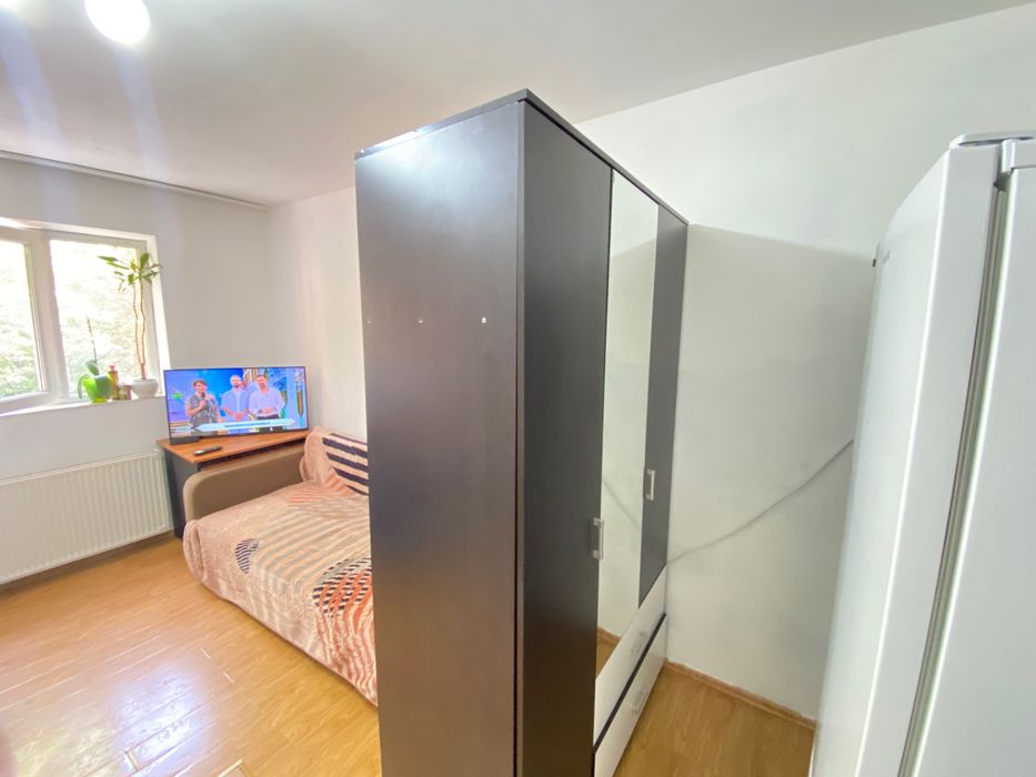Proprietar garsoniera de vanzare etaj 1 UMT