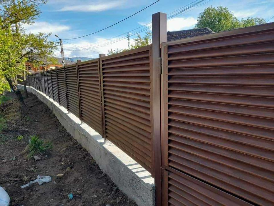 Garduri si porti din panouri stil jaluzele si alte modele disponibile