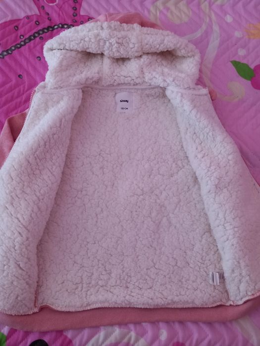Обща цена.8 €  Детски суичър и долнище 122 см