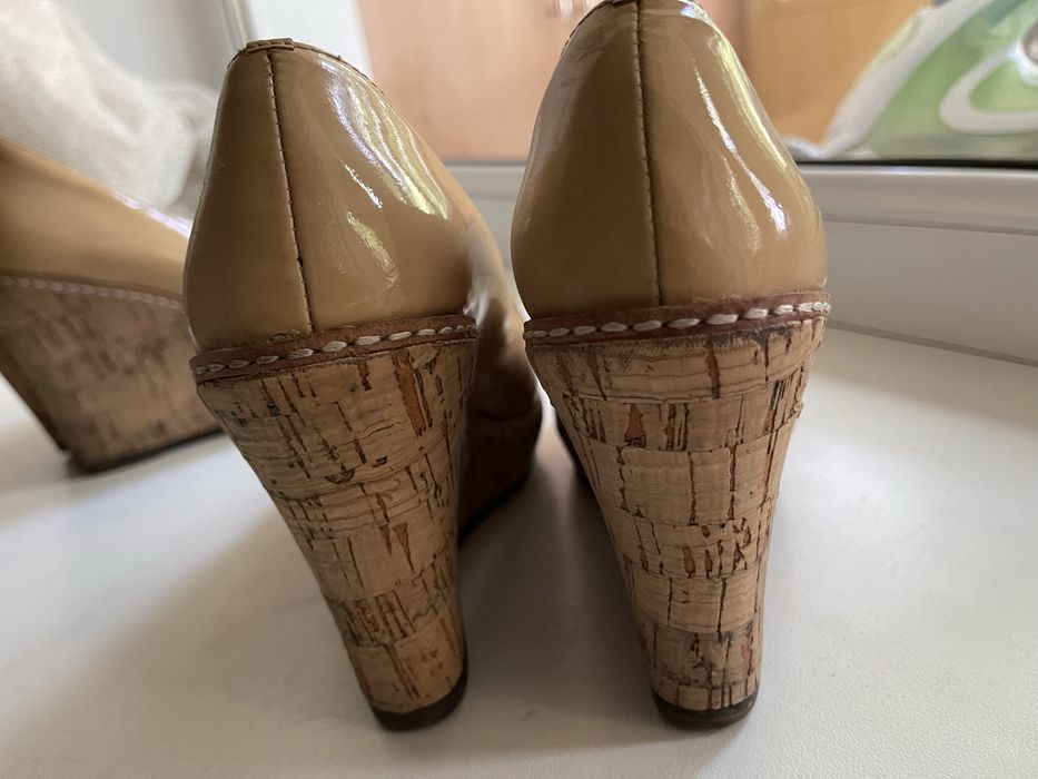 Туфли бежевые 35 и 36 размер