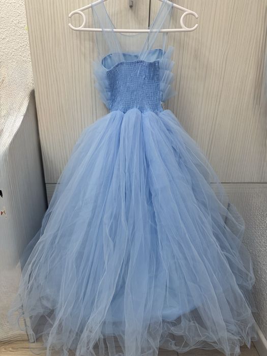 Платье нарядное на 8-9 лет
