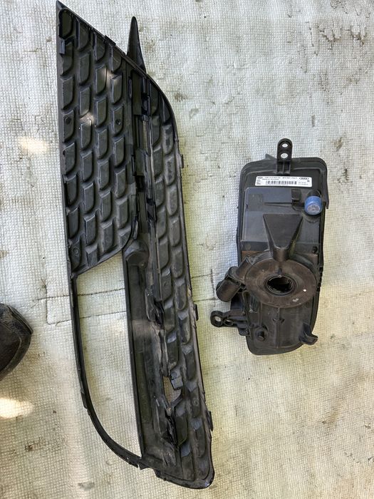 Proiector dreapta.grila stanga audi a5.8t.cod:8t0941700.f.8t0807681.h.