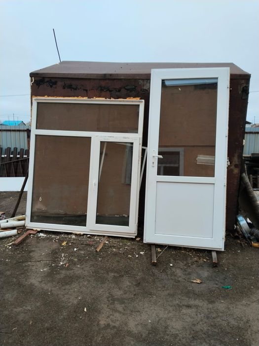 Пластиковая дверь и окно