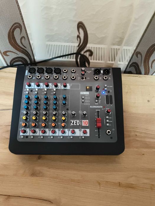 Mixer analogic Allen & Heath ZEDi-10 aproape nou