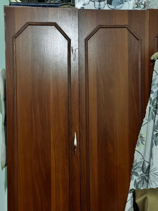 Шфанер ва тримоси ва 2 та тумбочкалари сотилади