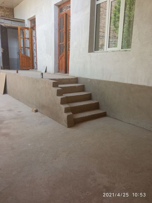 Srochna sotiladi Nazarbekda 4 sotix 5 xona 1ta oshxona 3ta podvol