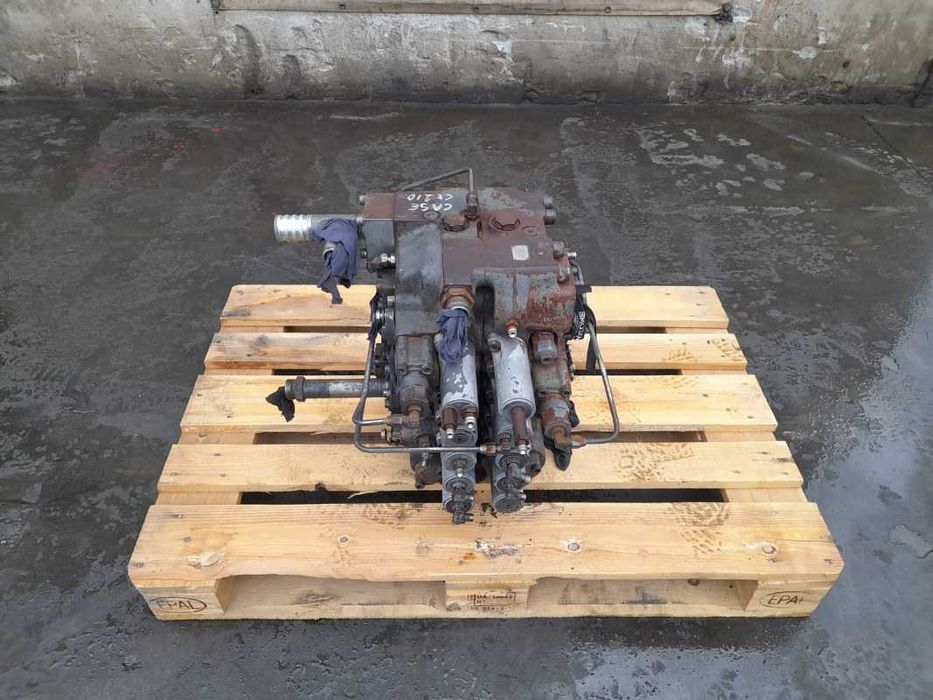 Distribuitor hidraulic C0107-55007 excavator Case CX 210