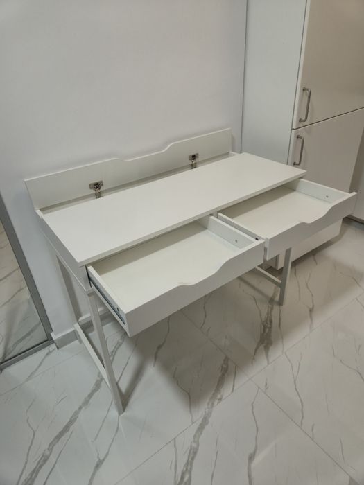 Birou Ikea alb, 132x58 cm, nou