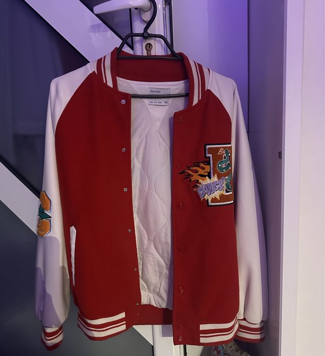 geaca bershka S rosie cu alb