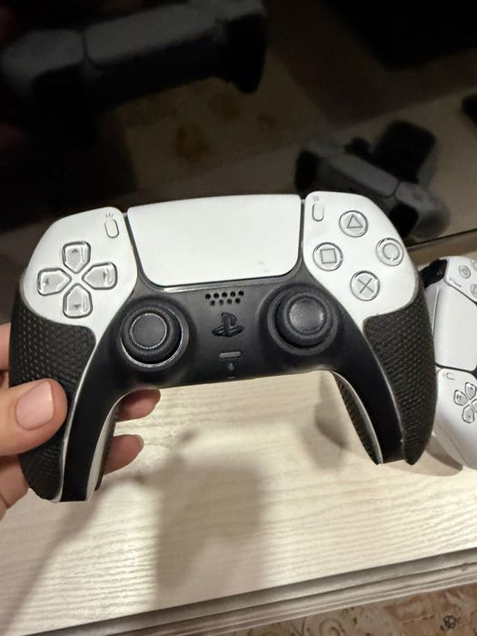 PS5 Slim новая + 2 джойстика + 8 игр + док станция