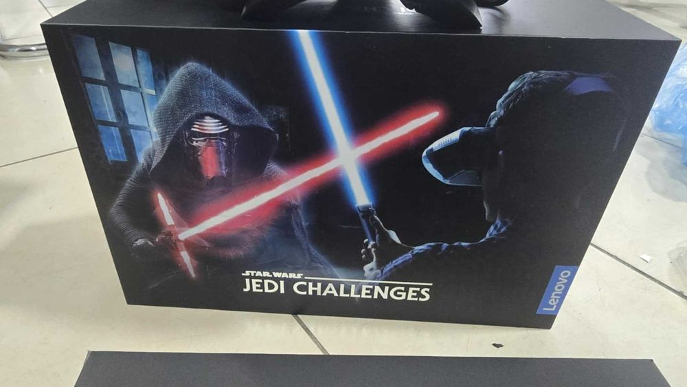 VR очила , светлинен меч, контролер на Star Wars Jedi Challenges