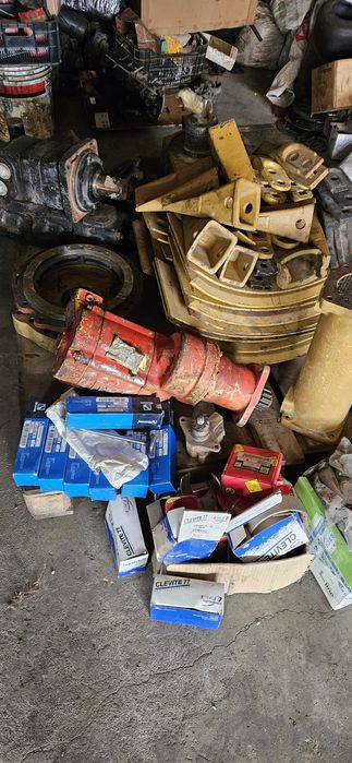 Pompe hidraulice și diverse piese jcb caterpillar pt excavator