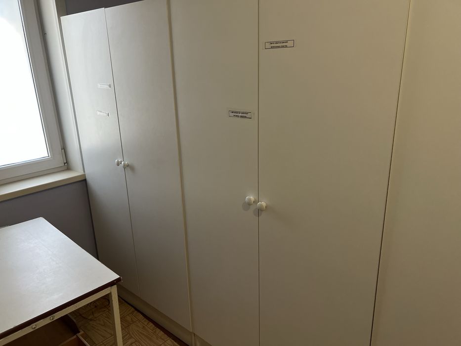 Продам шкафы и полки из аптеки