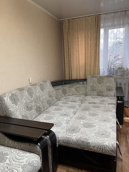 Продается диван и 2 кресла
