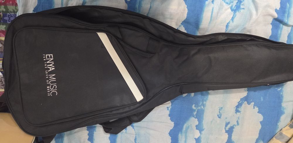 Акустическая гитара