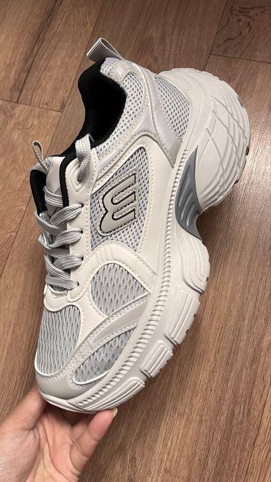 Кроссовки, обувь