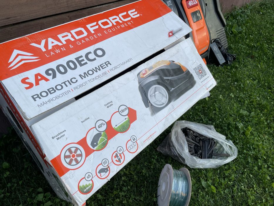 Robot de tuns gazon marca Yard Force SA900ECO, - pachet complet