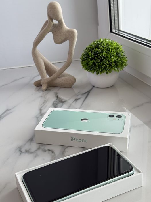 Продам Айфон 11