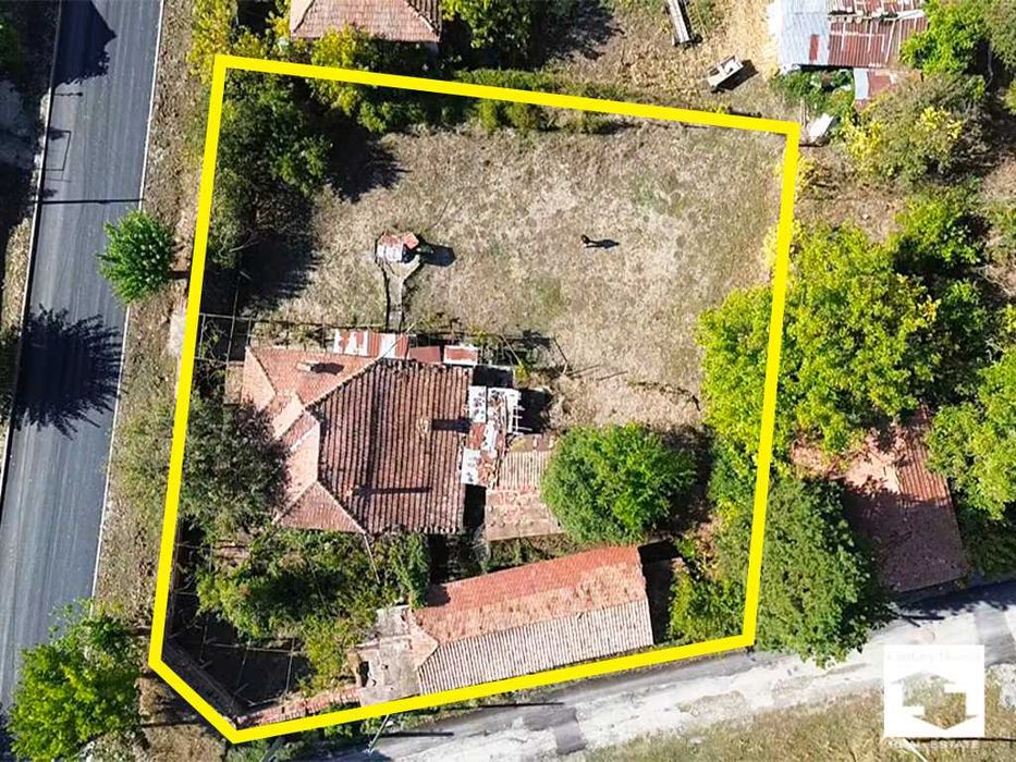 155078 Едноетажна къща с равен двор, кладенец и гараж в с. Сушица