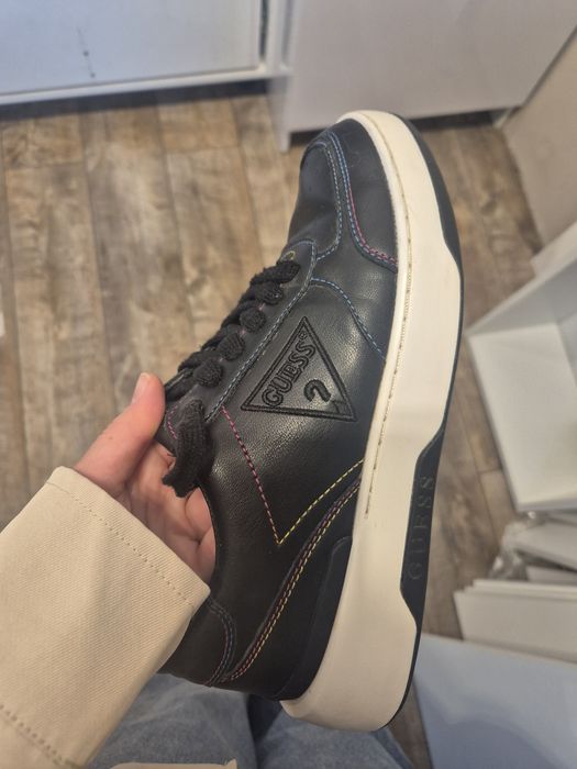 Спортни обувки от еко кожа Guess