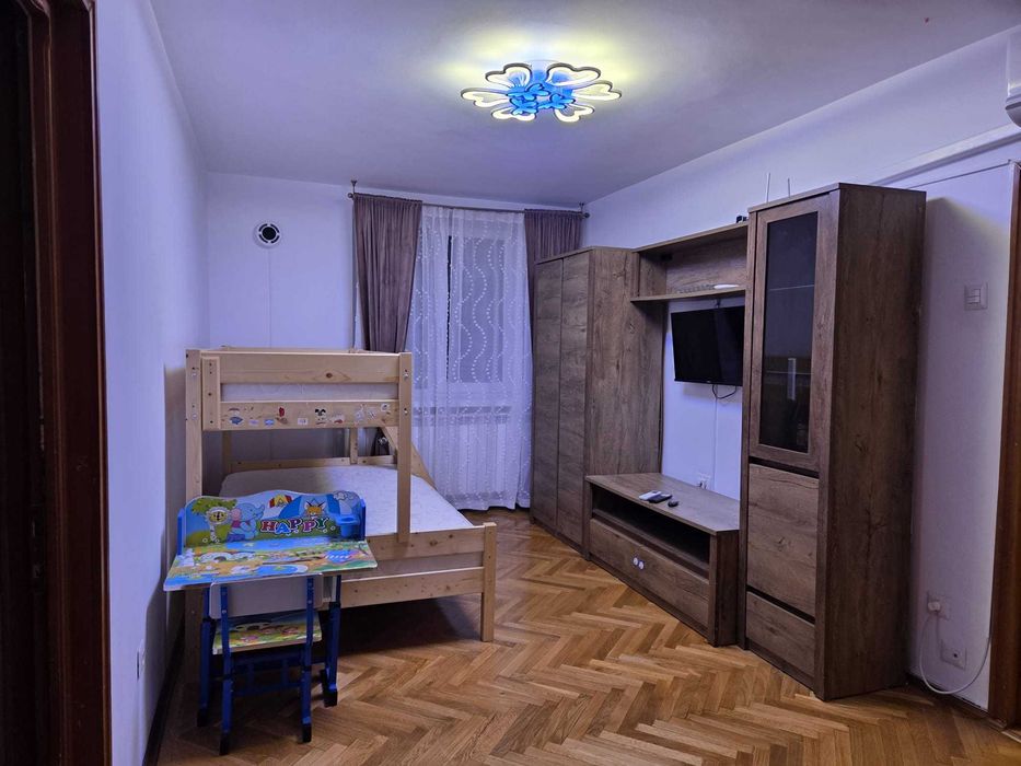Apartament cu 3 camere etaj 2 in centru mobilat si utilat complet +aer conditionat