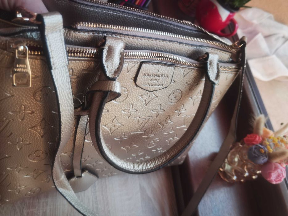 Чанта Louis Vuitton златиста