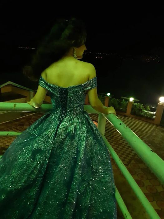 Продам шикарное платье до 46 размера