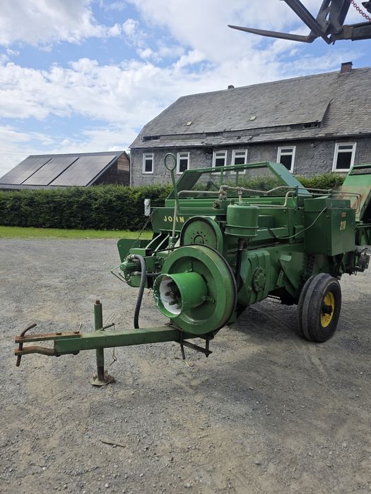 Balotiera John Deere 219 cu aruncator baloti pătrați