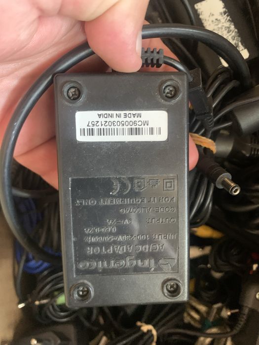 Diferite alimentatoare incarcatoare laptop 12v 18v Asus Acer HP Dell