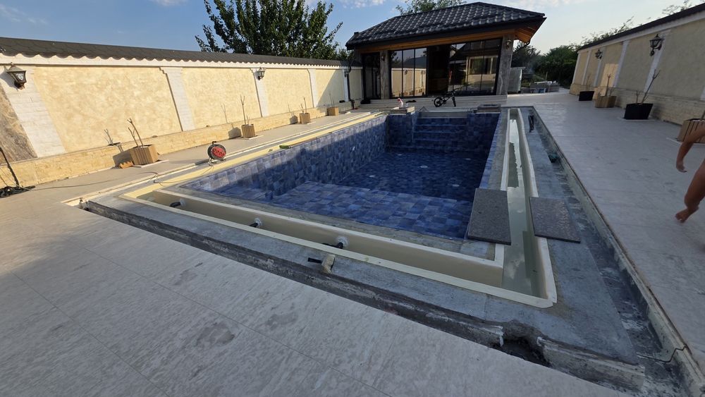 Construcții Piscine la Cheie | Beton, Cofraje Polistiren & Fibră | Hidroizolații & Montaj