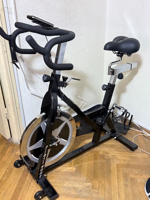 Bicicleta spinning Tunturi FitRace 40, volanta 22kg