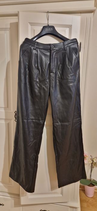 Pantaloni imitatie piele M