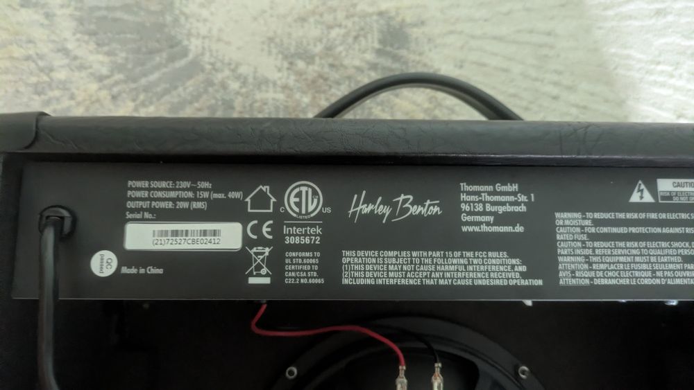 Vând amplificator Harley Benton Hb-20r+ accesorii