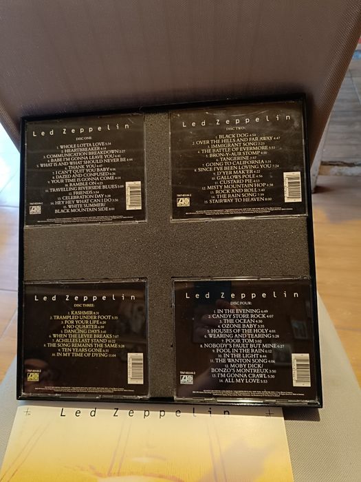 Led Zeppelin, Box 4 Cd-uri si carte
