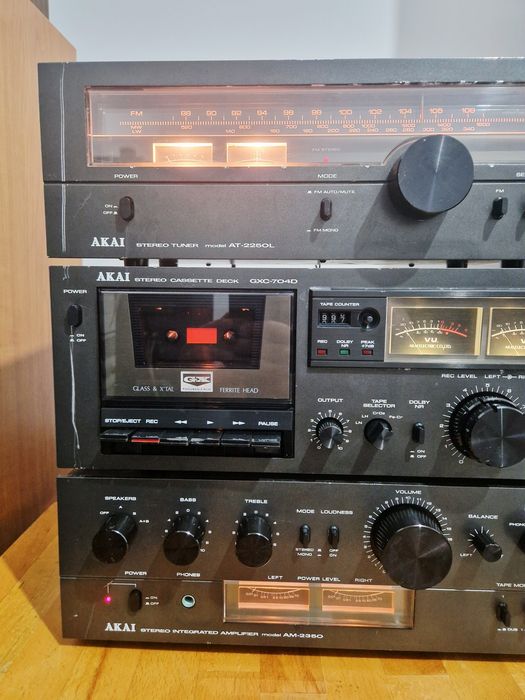 Linie Akai : Akai AM 2350 - Akai GXC 704D - Akai AT 2250L  -Made In Japan