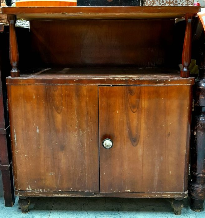 Тумбочки деревянные. Ретро.