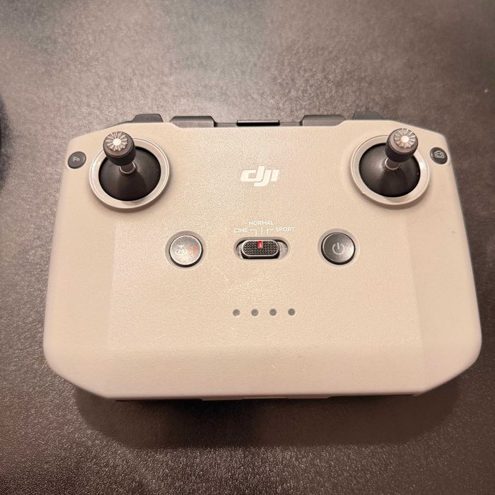 Controller DJI Mini 2 + 3 acumulatori + modul de încărcare