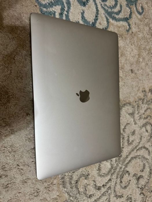 Продам macbook pro 15, 2016